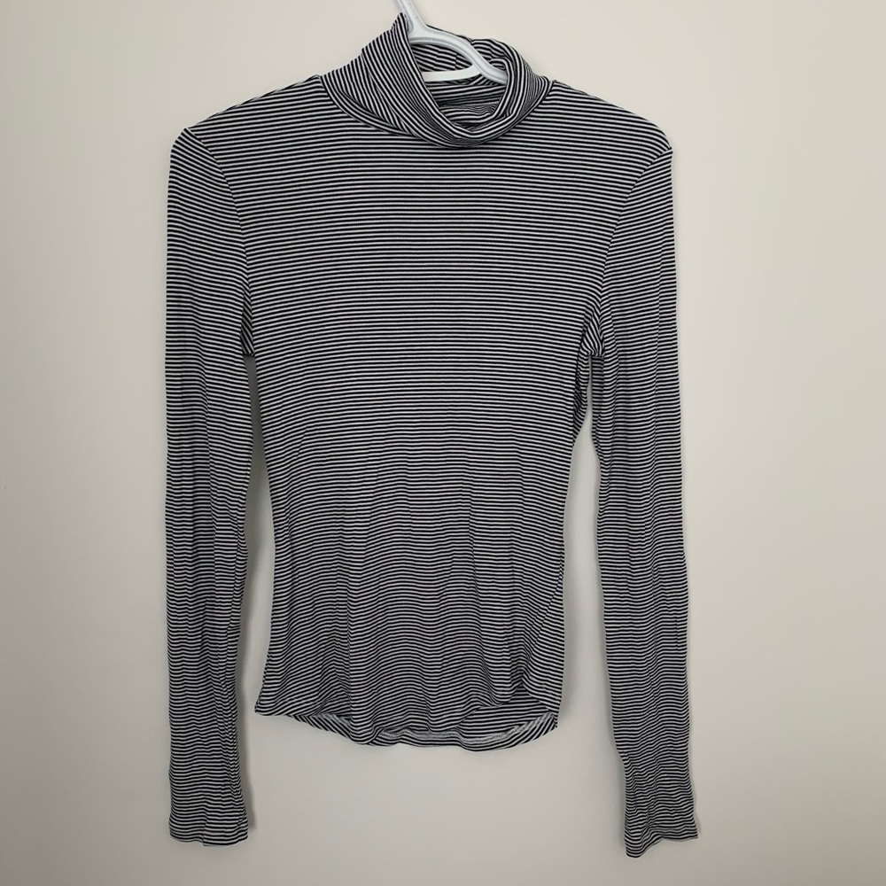 NWOT Sunday Best Hackney Turtleneck